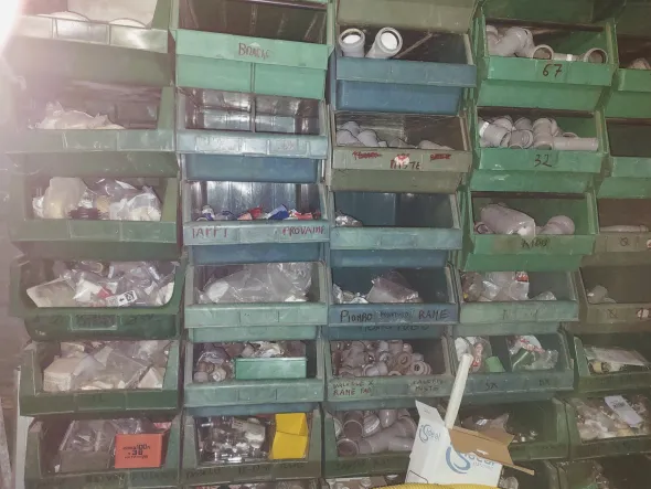 per cessata attivita offresi attrezzature e materiali