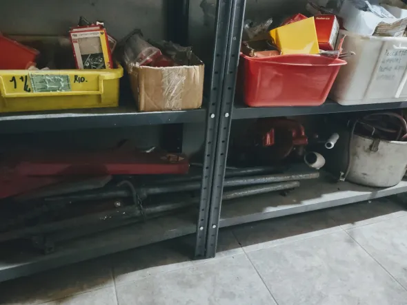 per cessata attivita offresi attrezzature e materiali