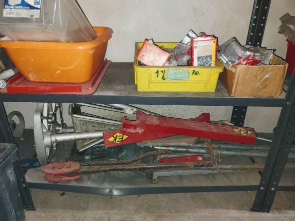 per cessata attivita offresi attrezzature e materiali