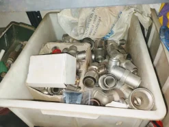 per cessata attivita offresi attrezzature e materiali