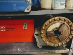 per cessata attivita offresi attrezzature e materiali