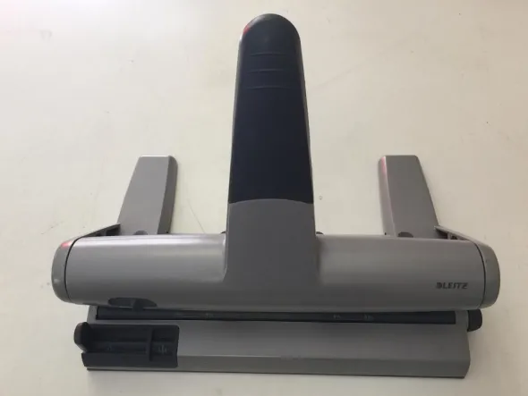 Perforatore carta 4 fori regolabile