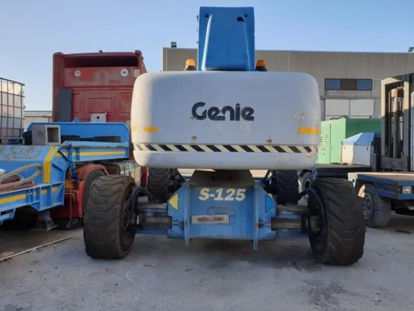7#6440 Piattaforma aerea Genie