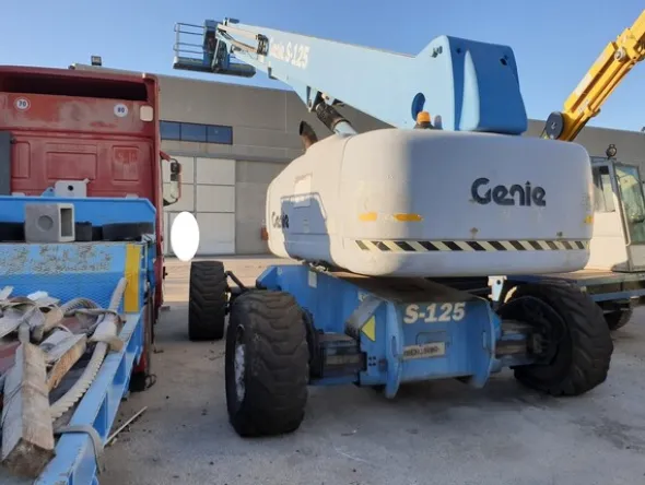 7#6440 Piattaforma aerea Genie