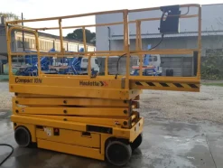 3#4873 Piattaforma aerea verticale a pantografo Haulotte Compact 10