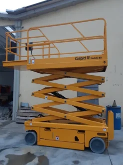 1#4994 Piattaforma aerea verticale a pantografo Haulotte Compact 10