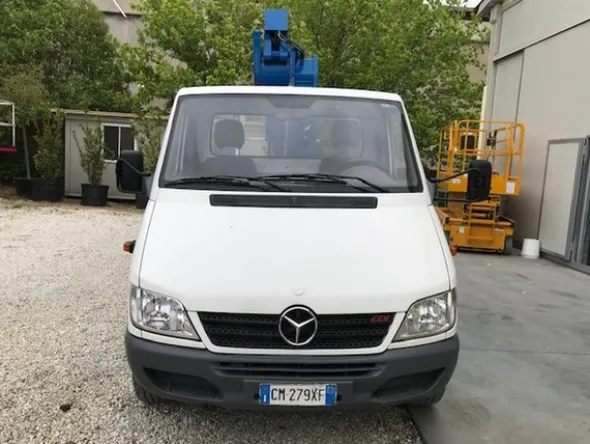 1#5244 Piattaforma CTE Sequani Z20E autocarrata su Mercedes