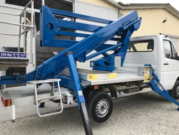 1#5244 Piattaforma CTE Sequani Z20E autocarrata su Mercedes