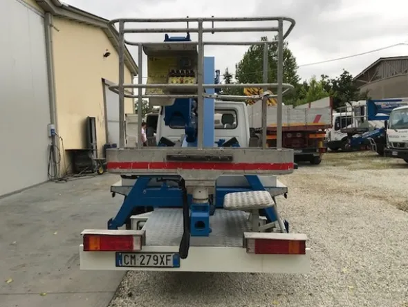 1#5244 Piattaforma CTE Sequani Z20E autocarrata su Mercedes