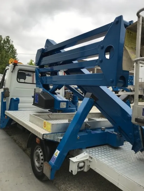 1#5244 Piattaforma CTE Sequani Z20E autocarrata su Mercedes