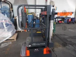 3#9821 Piattaforma elevatore monoposto Faraone