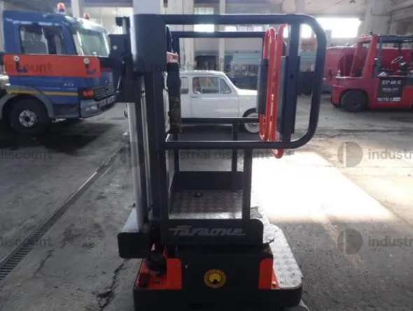 3#9821 Piattaforma elevatore monoposto Faraone