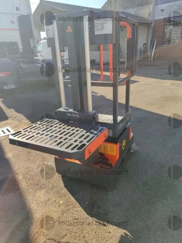 3#9821 Piattaforma elevatore monoposto Faraone