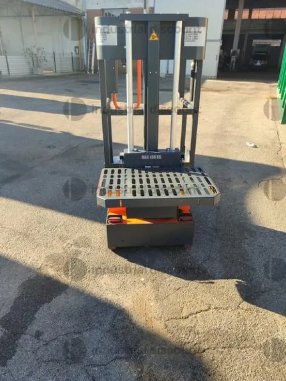 3#9821 Piattaforma elevatore monoposto Faraone