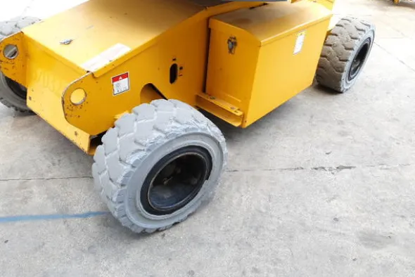 4#4535 Piattaforma semovente articolata elettrica Haulotte HA15 ip