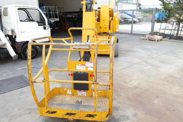 4#4535 Piattaforma semovente articolata elettrica Haulotte HA15 ip