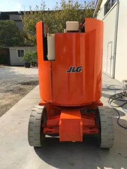 1#5501 Piattaforma semovente articolata JLG E300AJ