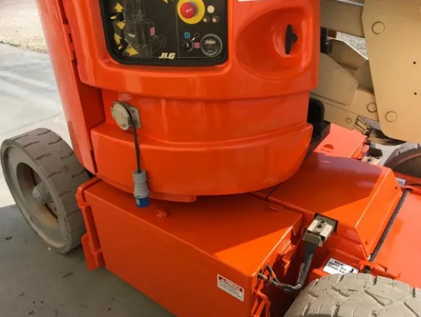 1#5501 Piattaforma semovente articolata JLG E300AJ