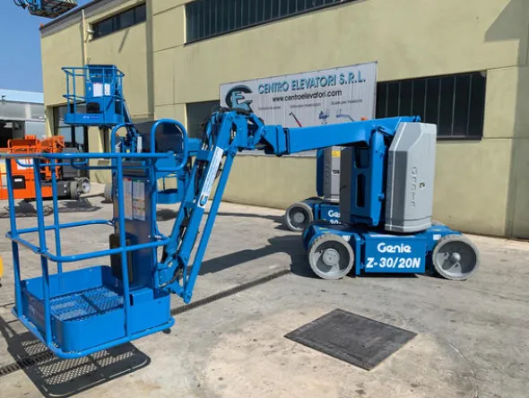 2#4535 Piattaforma semovente girevole articolata Genie z-30/20n