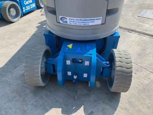 2#4535 Piattaforma semovente girevole articolata Genie z-30/20n