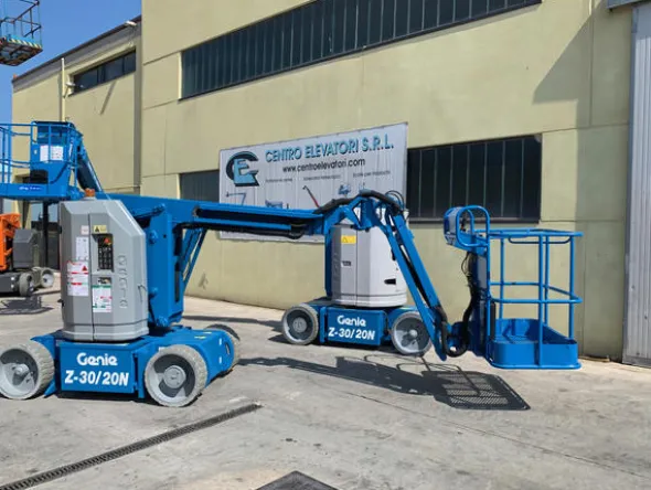 2#4535 Piattaforma semovente girevole articolata Genie z-30/20n