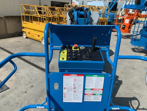 2#4535 Piattaforma semovente girevole articolata Genie z-30/20n