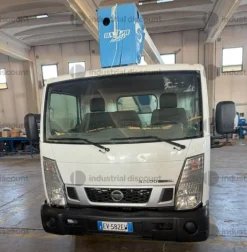 8#10300 Piattaforma Socage montata su Nissan Cabstar