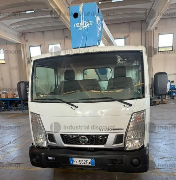 8#10300 Piattaforma Socage montata su Nissan Cabstar