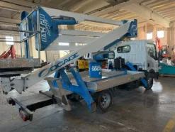 8#10300 Piattaforma Socage montata su Nissan Cabstar