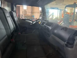 8#10300 Piattaforma Socage montata su Nissan Cabstar