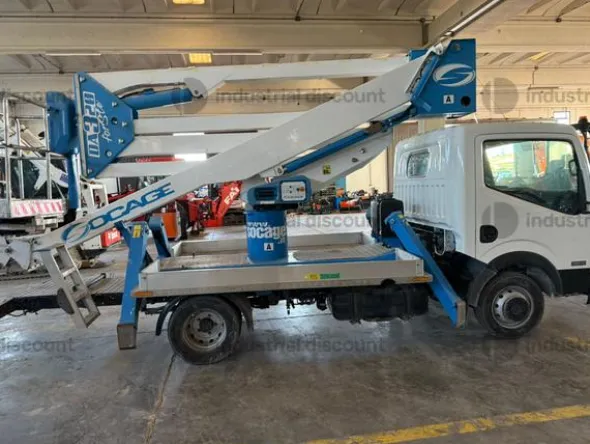 8#10300 Piattaforma Socage montata su Nissan Cabstar