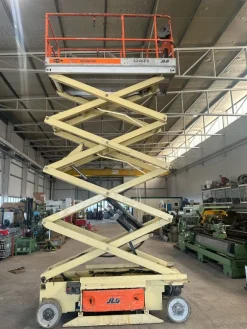 Piattaforma verticale a forbice JLG Modello 3246 ES