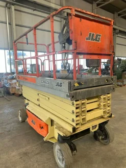 Piattaforma verticale a forbice JLG Modello 3246 ES