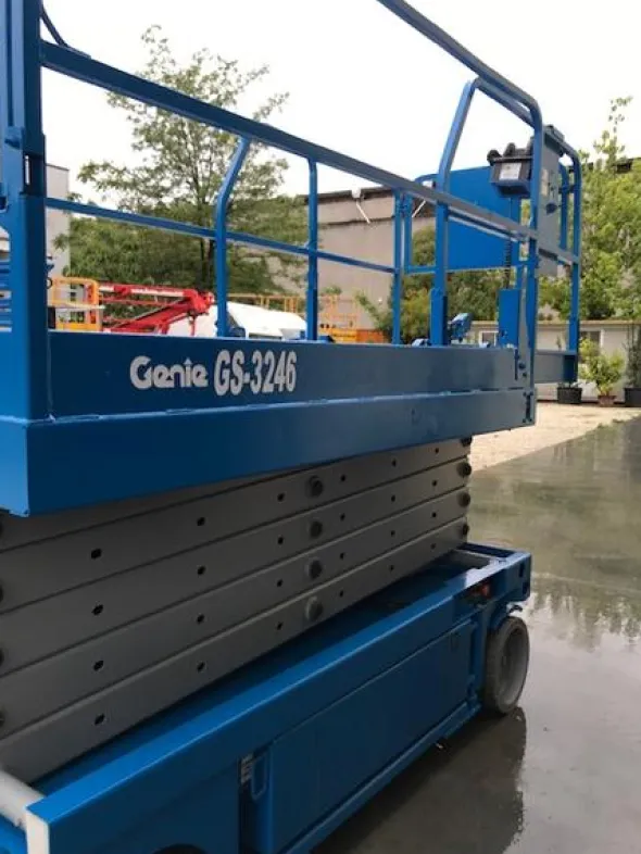 4#4058 Piattaforma verticale a pantografo Genie GS 3246