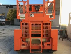 1#3710 Piattaforma verticale a pantografo diesel 4x4 JLG 330 CRT