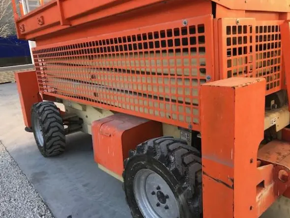 1#3710 Piattaforma verticale a pantografo diesel 4x4 JLG 330 CRT