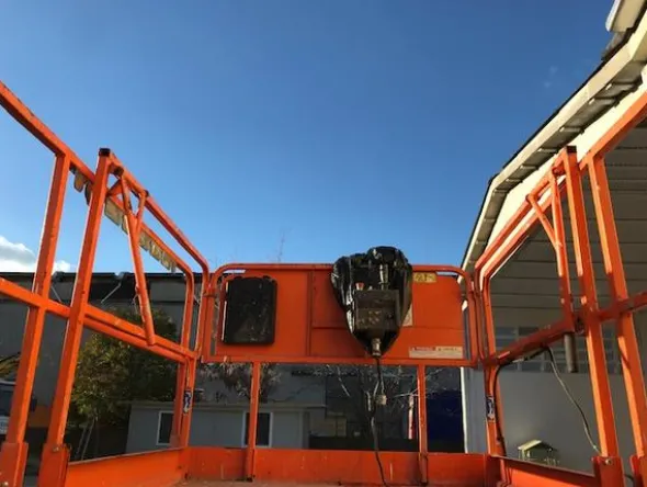 1#3710 Piattaforma verticale a pantografo diesel 4x4 JLG 330 CRT