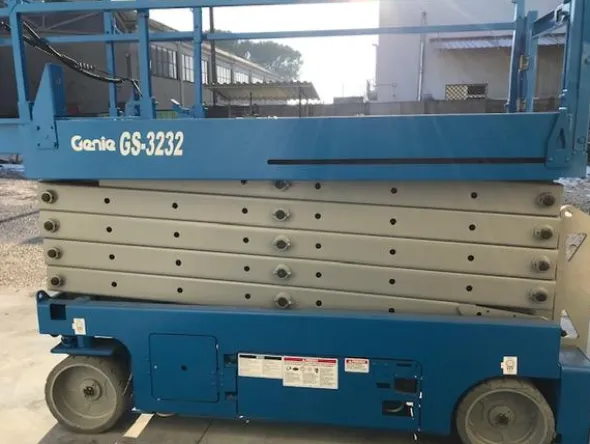 1#3708 Piattaforma verticale a pantografo elettrica Genie GS 3232