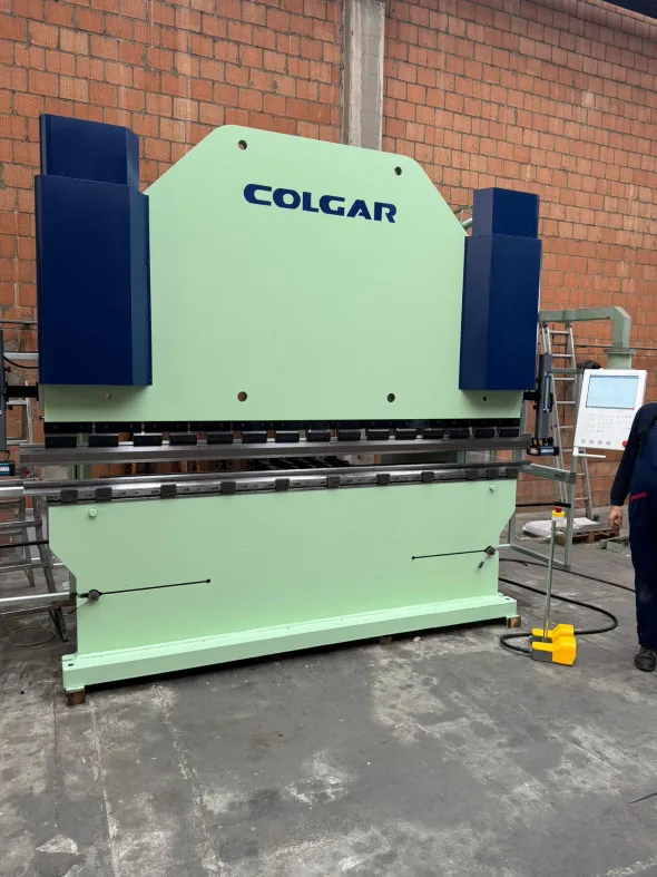 Piegatrice Colgar 3000x180 ton CNC 6 assi