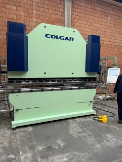 Piegatrice Colgar 3000x180 ton CNC 6 assi revisionata