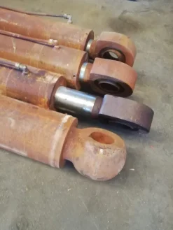 pistoni 3100 mm x 85