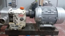 10#8370 Pompa a ganasce per melasse e glucosio