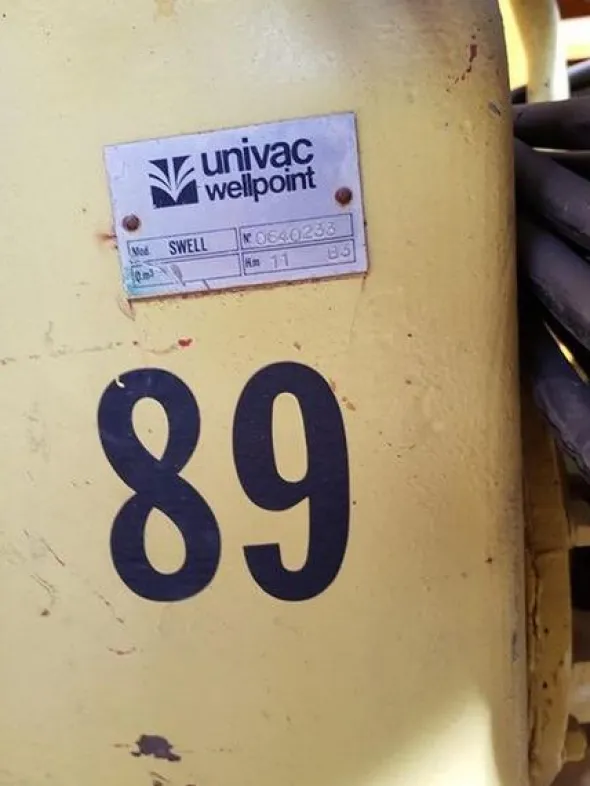 10089#4390 Pompa Univac