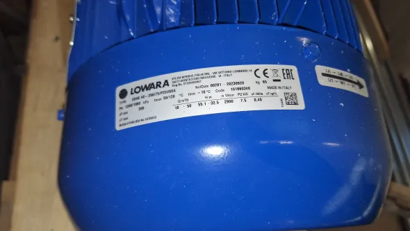 Pompe nuove ancora imballate