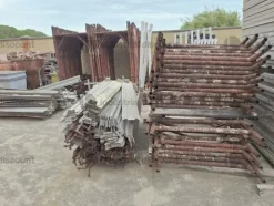 2#9747 Ponteggio puntelli cavalletti assi container