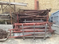 2#9747 Ponteggio puntelli cavalletti assi container