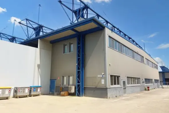 #21469 Porzione di capannone con area esterna