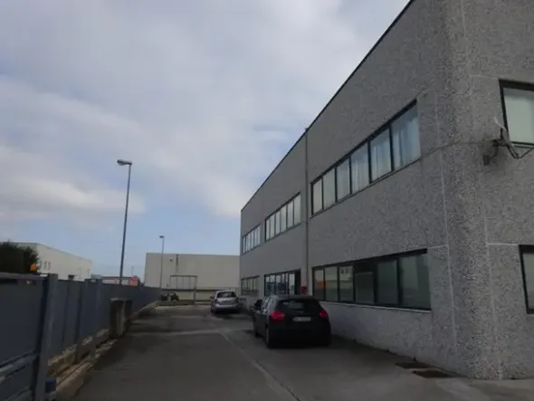 #6932 Porzione di capannone industriale