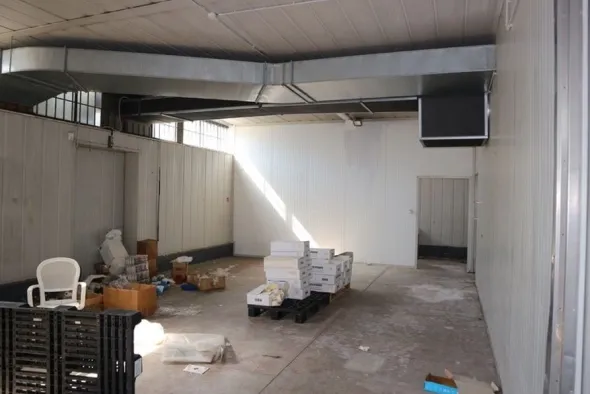 #1900 Porzione di fabbricato artigianale con uffici e corte