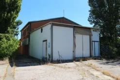#1900 Porzione di fabbricato artigianale con uffici e corte